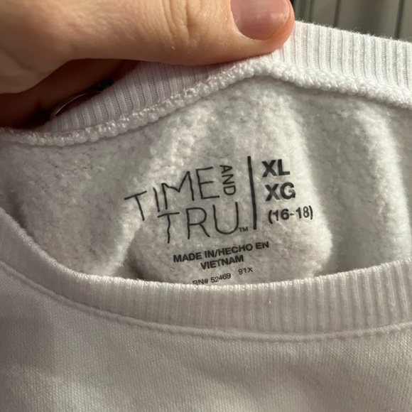 White crew neck - Picture 2 of 3